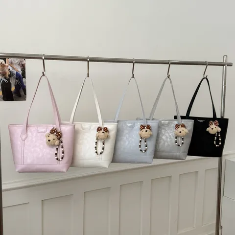 Grand Sac Cabas Grande Capacité Femmes Sac à Main en Cuir PU Sac Bandoulière Commuter Avec Pendentif Ours Mignon Sac à Poignée