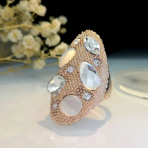 Vintage Overdreven Lange Legering Ring Voor Vrouwen Met Gekleurde Strass en Katteoogsteen Lichte Luxe Stijl Vingerring
