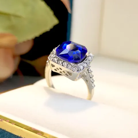 Luxe Legering Vierkante Zirconia Ring Voor Vrouwen Elegant Minimalistisch Geometrisch Ingelegde Strass Ring Mode Party Sieraden