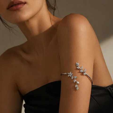 Bovenarmband in Bosstijl met Bloemtak Strass Open Manchet Armband Voor Dames Luxe Avondjurk Accessoire Armband