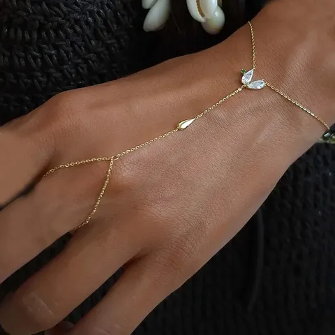 Minimalist Copper Rhinestone Leaf Hand Chain Bracelet Elegant Gold Silver Plated Finger Attached Slave Chain Back of Hand Harness For Women Party Jewelry Gift