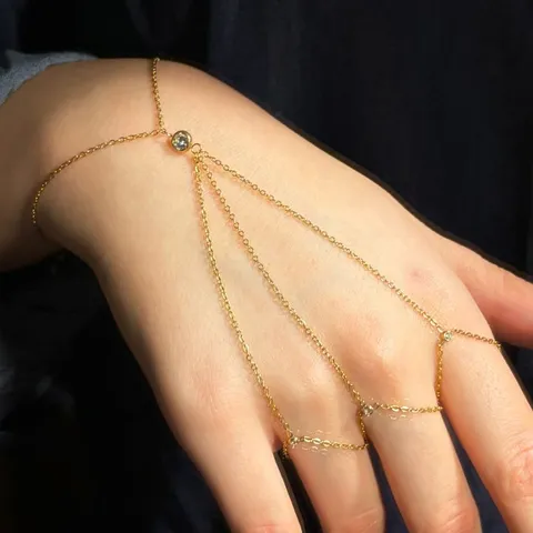 Minimalista Pulsera Hand Chain de Aleación de Cobre Borla Ring-Linked Pulsera Galvanizado Geométrico Strass Joyería para Mujer