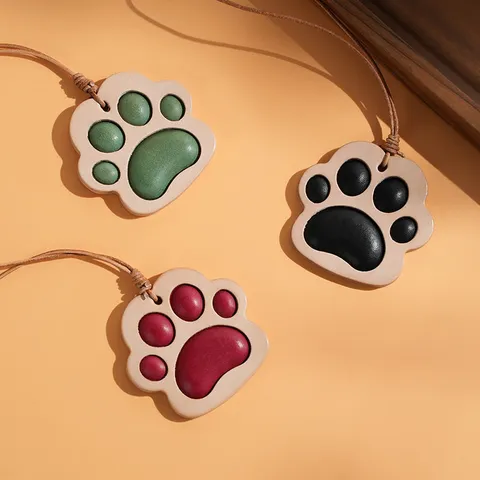 Cuir Véritable Patte de Chat Voiture Rétroviseur Ornement Suspendu Mignon Breloque de Sac Porte-clés Pendentif de Porte-monnaie Décoration