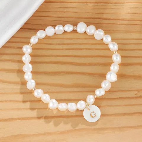 Moda Braccialetto di Perle d'Acqua Dolce Naturali Con Ciondolo a Lettera Iniziale in Lega di Conchiglia Bracciale Donna Gioielli