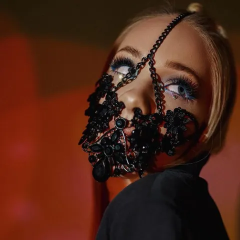 Luxurious Black Fashion Mask For Women With Rhinestone Tassels For Halloween Party Masquerade Decoration Copper Face Chain Mask