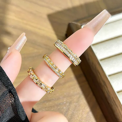 Anillo Abierto de Circonia Chapado en Oro Trapecio Rectangular Pavé Diamante Lujo Ligero Nicho Gama Alta Anillo Apilable