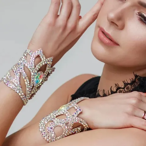 Bracciale Boho in Rame con Strass Traforato da Donna Gioielli Personalizzati con Catena da Braccio a Goccia per Spettacoli Teatrali e Feste