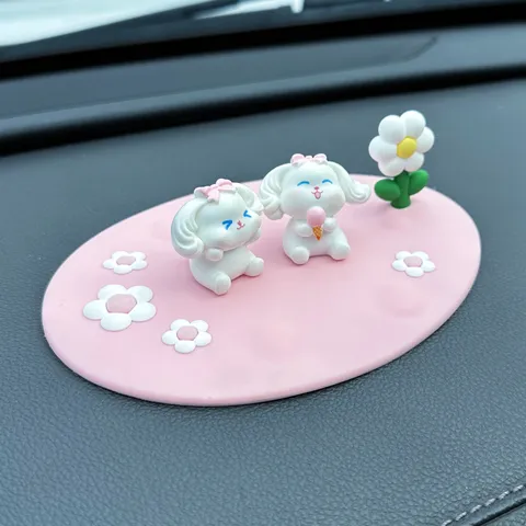 Creative Cute Daisy Four-Leaf Clover Flower Mat Car Dashboard Anti-Slip Mat Desktop Ornament Resin Craft