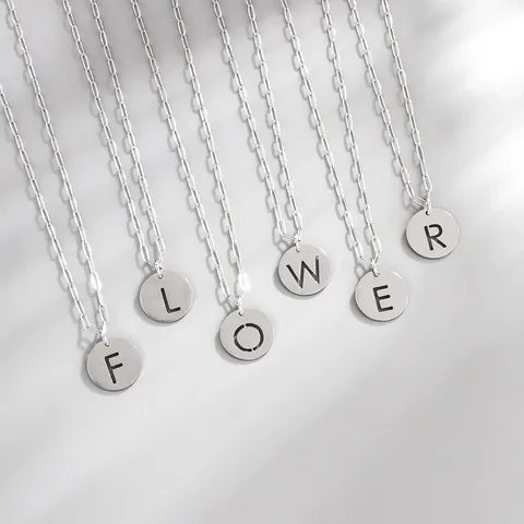Collana con Ciondolo a Lettera in Acciaio Inossidabile Minimalista Alfabeto Rotondo Vuoto Catena di Clavicola Gioielli Hip Hop per Donne