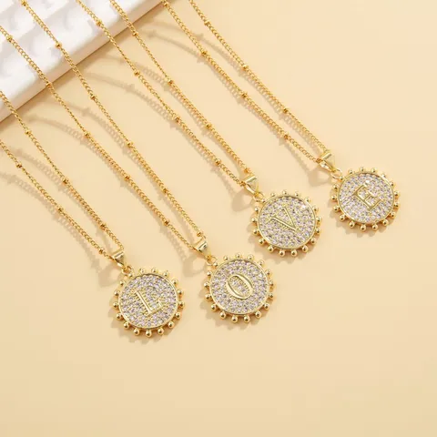 Collana con Ciondolo a Lettera in Zirconia Personalità Europea per Donna Collana a Catena in Lega Placcata Oro Medaglione Sole