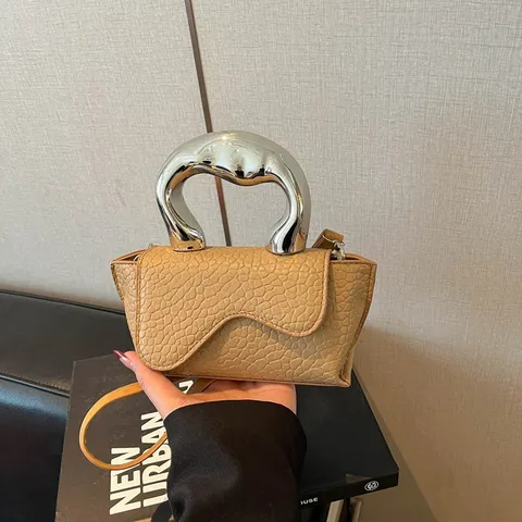 Damen Mode PU Leder Umhängetasche Urban Minimalistisch Casual Crossbody Handtasche Mit Einzigartigem Metallgriff