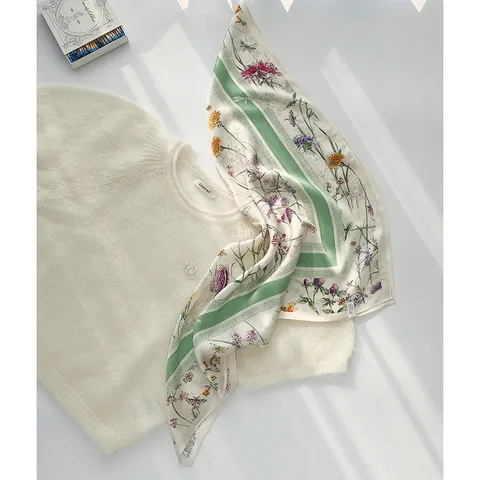 Foulard Carré en Soie de Mûrier pour Femmes Satin Crêpe Uni Imprimé Floral Botanique Mode Élégant Foulard de Cou