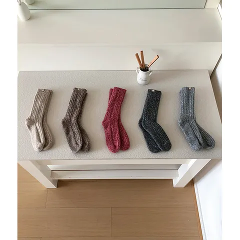 Damen Winter Verdickte Wolle Slouch Socken Einfarbig Warme Mittlere Rohre Gestrickte Socken Freizeitschuhe Thermische Socken