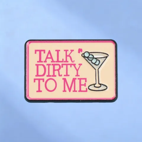 Talk Dirty To Me Slogan Pin de Esmalte Martini Cóctel Copa Rectangular Broche de Aleación Insignia Ropa Decoración Regalo