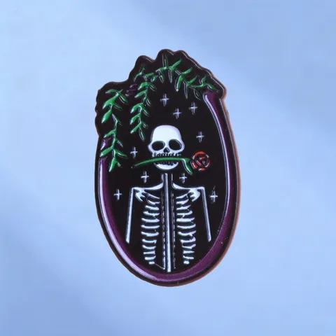 Broche en Alliage Gothique Sombre Rétro Crâne Rose Laqué Émail Cadre Ovale Épinglette Badge Punk Vêtement Sac Accessoire Cadeau Unisexe