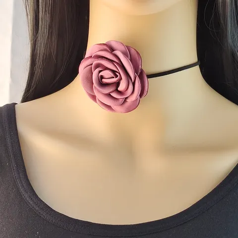 Collana Choker in Tessuto Retrò Francese con Fiore di Camelia e Lacci Multiuso Nappine Rosa Gioielli Eleganti da Donna