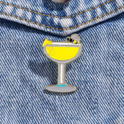 Broche Creativo De Vaso De Cóctel Abeja Limón Insignia De Aleación Divertida Pin Decorativo Para Mochila Ropa Joyería