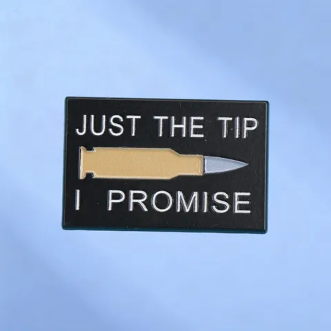 Broche en Alliage Émaillé Slogan Humoristique Just The Tip I Promise Design Balle Badge Rectangulaire en Métal Accessoire de Bijoux
