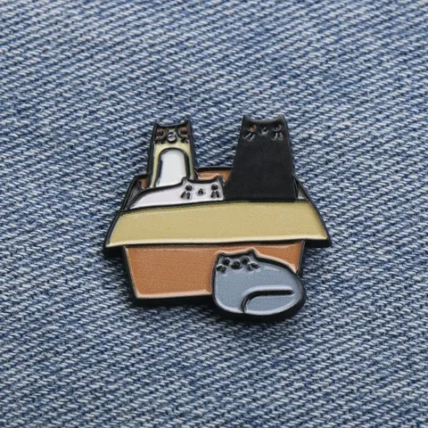 Broche en Émail Famille de Chats en Carton Dessin Animé Badge Métal Animal Décoration Vêtements Sac Cadeau Unisexe