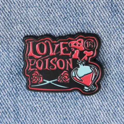 Dunkelromantische Legierung Einbrennlack Giftflasche Rose Brosche Nadel Gothic Buchstabe Love Poison Emblem Für Rucksack Kleidung Unisex Schmuck Zubehör