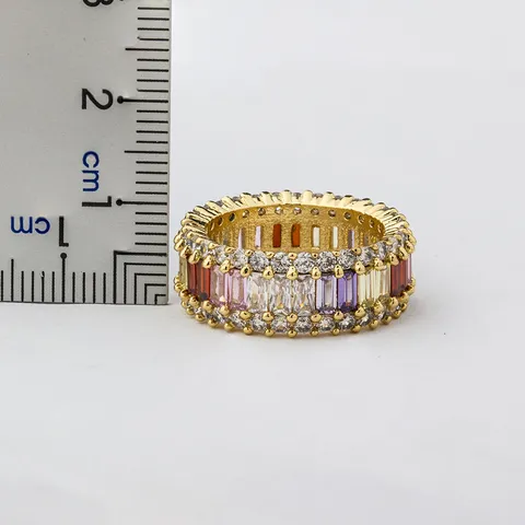Anillo de Cobre Bañado en Oro de 18K con Circonia Colorida Micro Pavé Incrustación de Diamantes Anillo de Moda para Mujer