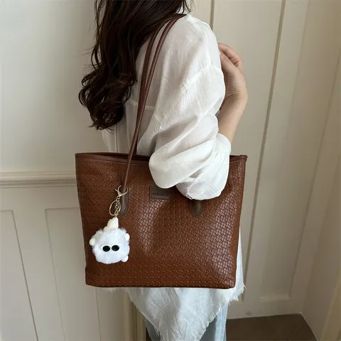 Women Woven PU Leather Tote Bag Vintage Casual Large Capacity Shoulder Bag With Plush Pendant Fashion Commuter Handbag