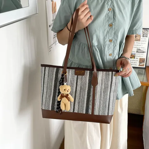 Large Capacity Woven Tote Bag For Women Casual Commuter PU Leather Shoulder Bag With Cute Bear Pendant Handbag