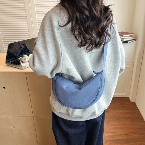 Gynaikeia Casual Yfasmatiki Tsanta Omou Monokhromi Elafria Kathimerini Crossbody Hobo Tsanta