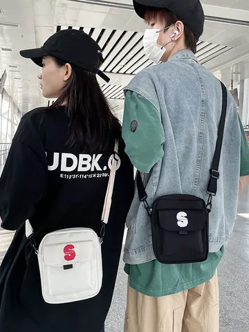 Japanischer Stil Casual Nylon Umhängetasche Trendige Funktionale Kleine Eckige Tasche Buchstaben-Druck Unisex Handytasche Messenger Bag