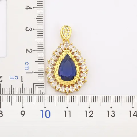 Collana Con Pendente in Zirconia a Forma di Pera in Rame Placcato Oro 18K per Donna Elegante Cuore Intarsiato Gioielli