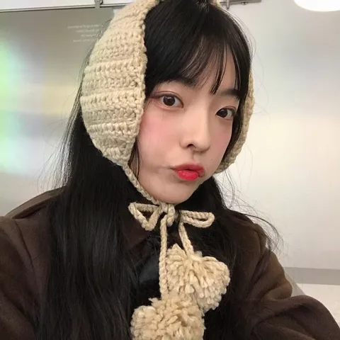 Handgefertigte Häkelstrick Ohrenschützer Für Damen Winter Warme Ohrenwärmer Mit Plüschbommels Koreanische Süße Weiche Gestrickte Ohrenschützer Outdoor Zubehör