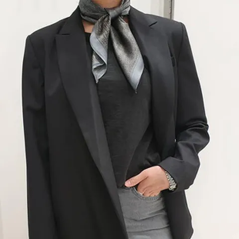 Minimalistischer Maulbeerseide Quadratischer Schal Damen Eleganz Bedrucktes Seidentuch Vielseitiger Halstuch Dekomantel