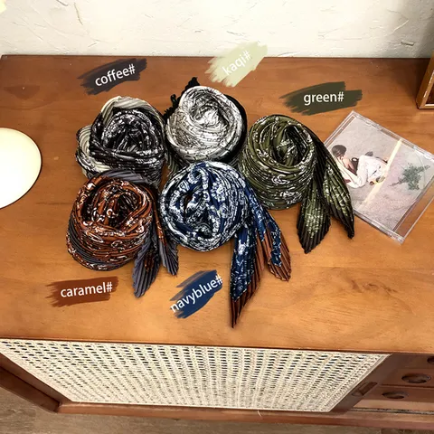 Korean Style Paisley Print Pleated Satin Square Scarf Unisex Fashion Neck Scarf For Spring Autumn Everyday Decorative Shawl
