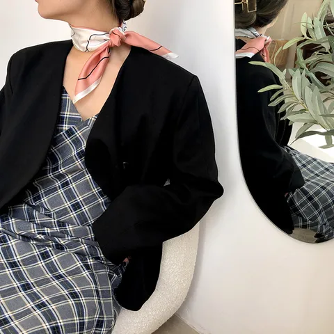 Eleganter Seidenschal Für Damen Bedruckt Mit Abstraktem Gesichtskunstmuster Minimalistischer Japanischer Quadratischer Schal Modeschmuck
