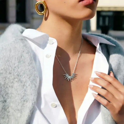 Collier Pendentif Rayon de Soleil en Acier Inoxydable pour Femme Plaqué Or 18K Géométrique Charme de Rayons de Soleil Chaîne de Clavicule Bijoux Cadeau