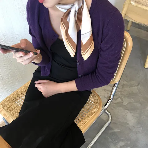 Women Luxury Mulberry Silk Scarf Fashion Printed Square Scarf Elegant Neck Scarf For Daily Wear And Styling