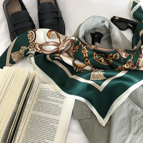 Elegant Mulberry Silk Scarf For Women Vintage Carriage Chain Print Square Silk Scarf Luxury Neck Wrap Scarf Gift For Women