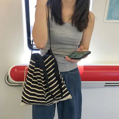 Dames Gestreepte Gebreide Schoudertas Japanse Stijl Grote Capaciteit Geplooide Geweven Crossbody Tas Polyester Gestreepte Tote Tas