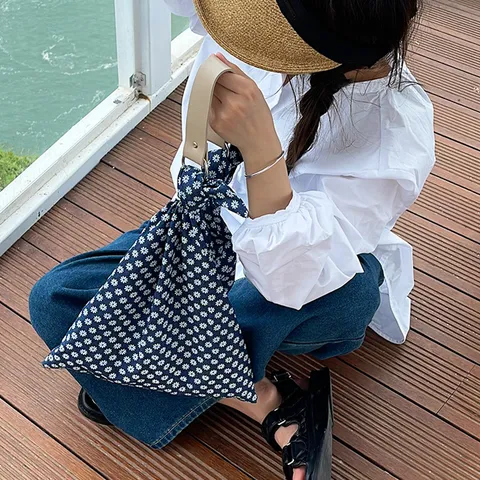 Koreanischer Stil Nische Designer Floral Bedruckt Segeltuch Tote Bag Große Kapazität Lässig Schultertasche Handtasche Mit Geknoteter Griff Für Damen Strand Urlaub