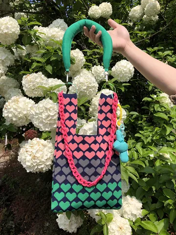 Women Gradient Heart Knitted Tote Bag Handmade Crochet Shoulder Bag With Plastic Chain Sweety Lady Tote Handbag