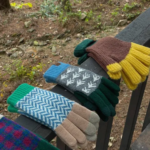 Winter Japanese Color Block Knit Gloves Unisex Thick Warm Plaid Striped Jacquard Touchscreen Mittens For Cycling Daily Outwear