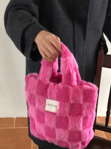 Women Winter Plush Checkerboard Handbag Minimalist Faux Fur Tote Bag Casual Soft Warm Grid Pattern Square Top Handle Bag