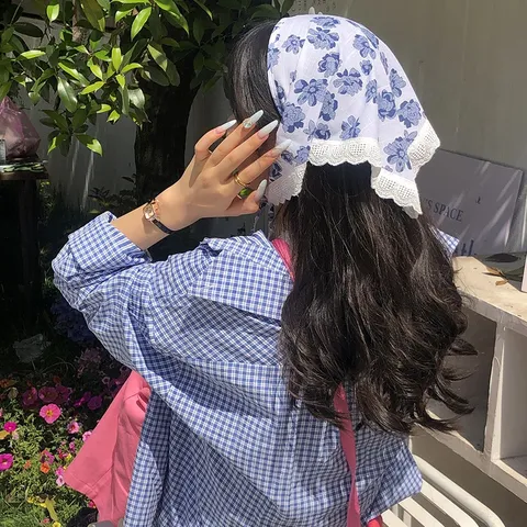 Vintage Pastoraler Blumendruck Dreieck Kopftuch Mit Spitzenbesatz Damen Sommer Baumwolle Bandana Kopftuch Foto-Requisiten