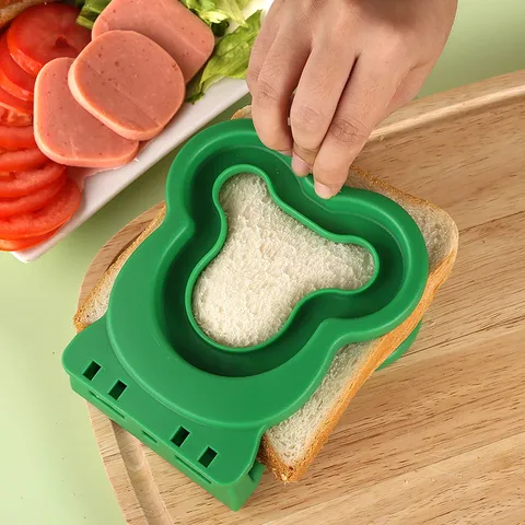 Cute Bear Sandwich Cutter And Sealer Pocket Bread Mold PP Plastic Stainless Steel DIY Baking Tool Toast Sandwich Maker