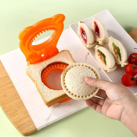 Round Sandwich Cutter And Sealer Cute Bear Pocket Bread Mold DIY Toast Press Kitchen Baking Tool Sandwich Maker