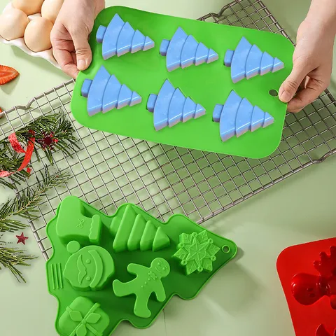 Christmas Silicone Cake Mold Reindeer Tree Wreath Baking Mold DIY Chocolate Biscuit Fondant Mold Kitchen Bakeware