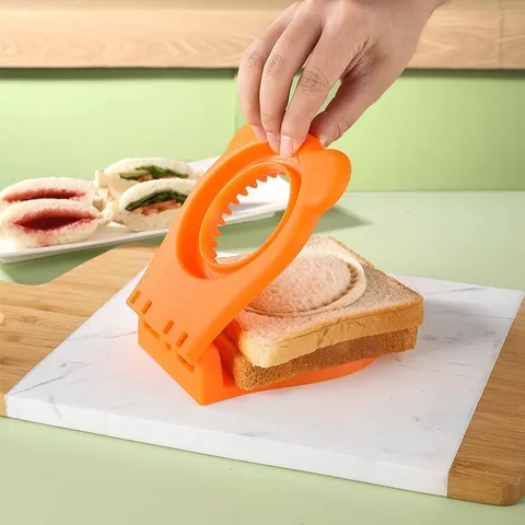 Round Sandwich Cutter And Sealer Cute Bear Pocket Bread Mold DIY Toast Press Kitchen Baking Tool Sandwich Maker