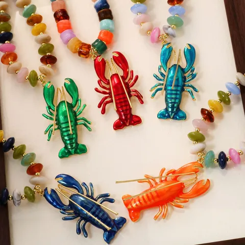 Collier Pendentif Homard en Émail Style Océan Bohème pour Femmes Vacances à la Plage Bijoux Animaux en Laiton et Acrylique Coloré