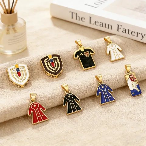 Ciondoli in Rame Smaltati DIY per Creazione Gioielli Maglia da Calcio Calcio Scudo Abbigliamento Strass Ciondoli Accessori Fatti a Mano Ciondoli