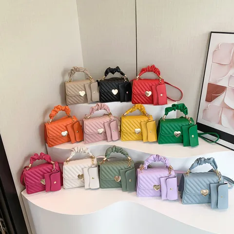 Damen Retro Geprägte Kleine Quadratische Tasche Mode PU Leder Umhängetasche Mit Herzschloss Und Münzbeutel